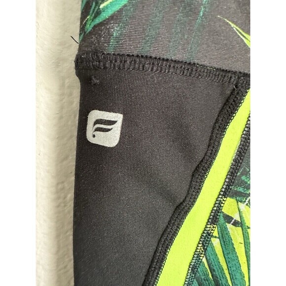 Fabletics Capri Leggings Women's Size Small Navassa Crop Rainforest Print Neon - Picture 4 of 5